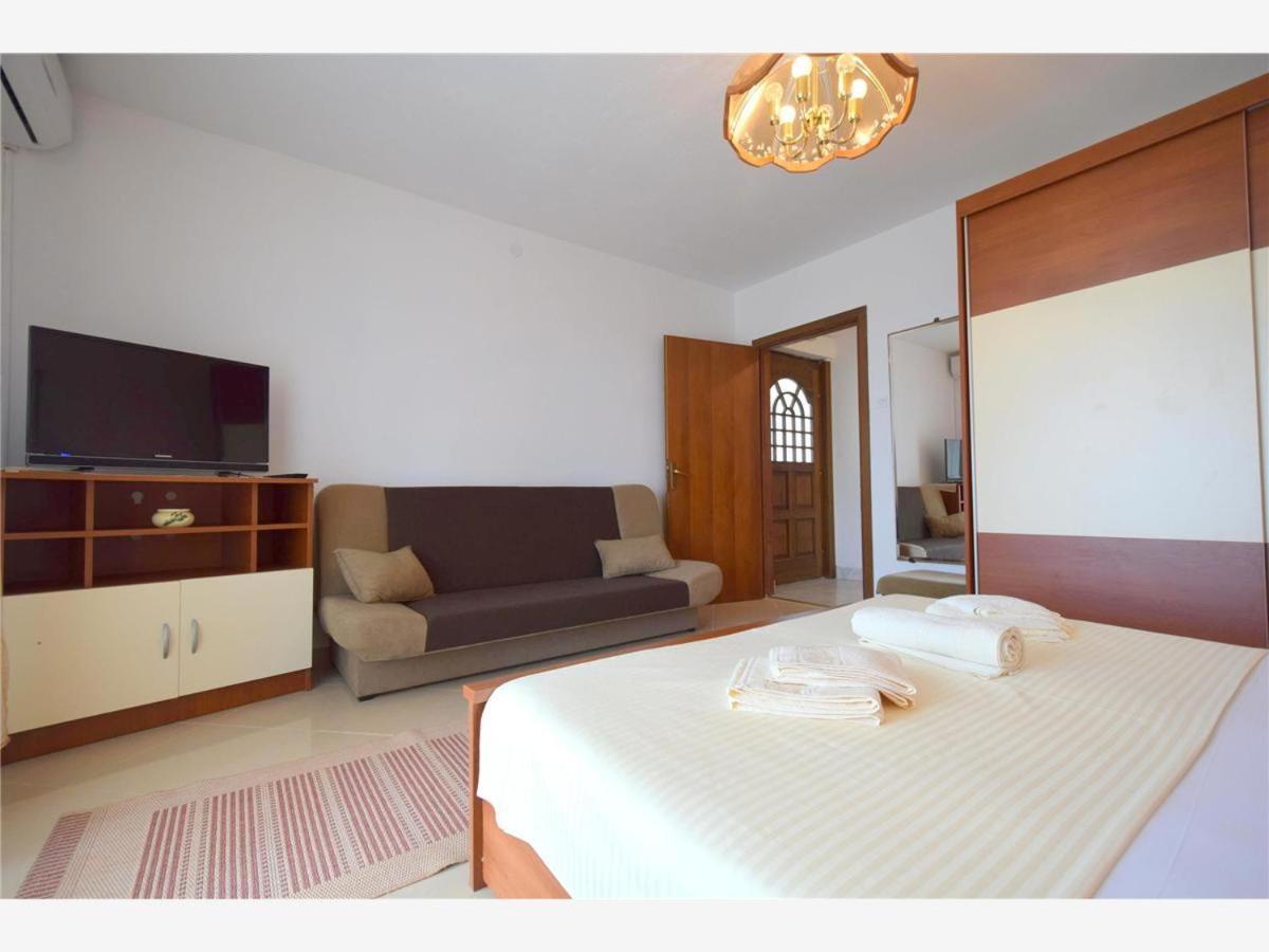 Apartments Rendulic Malinska Ngoại thất bức ảnh